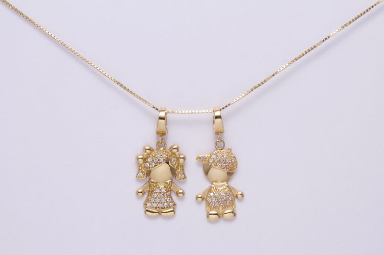 Pingentes casal de bonecos em ouro amarelo 18K com diamantes